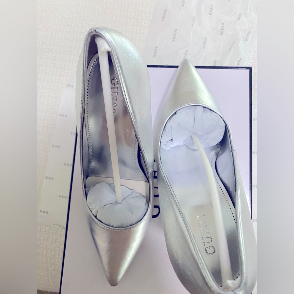 GUESS Metallic Pumps - Picture 4 of 6